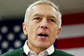 Wesley Clark s'adresse  une foule rassemble devantl'American Legion Post 7,  Rochester, le 21 January 2004. | AFP - Don Emmert