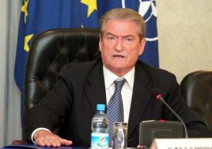 Description : http://www.gazetaidea.com/wp-content/uploads/2011/10/Berisha-2-300x212.jpg