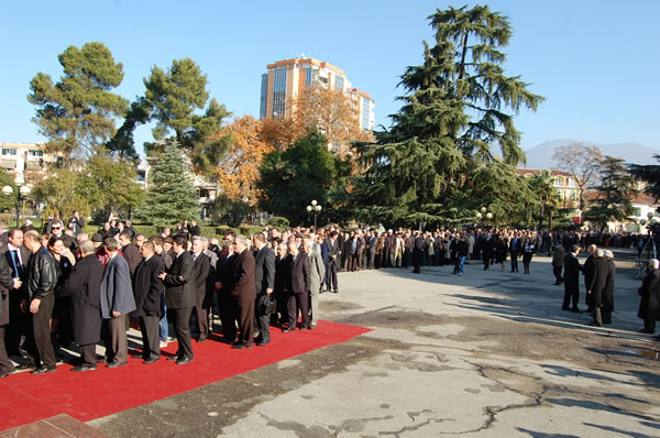 Description : ALBANIA: SVOLTI I SOLENNI FUNERALI DEL RE LEKA ZOGU I