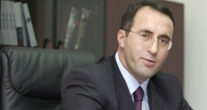 Description : Lirohet prkohsisht nga burgu i Hags Ramush Haradinaj